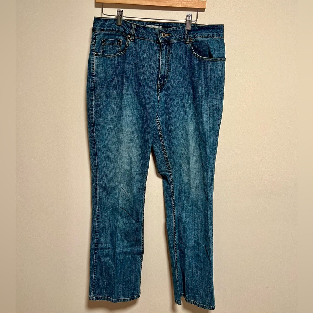 Coldwater Creek Boot Cut Jeans in Medium Wash Size 14